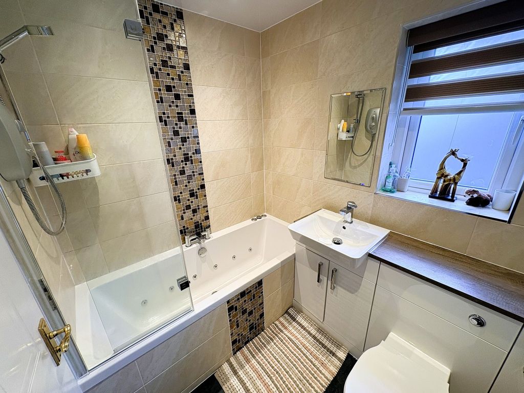 Property photo 3 of 34