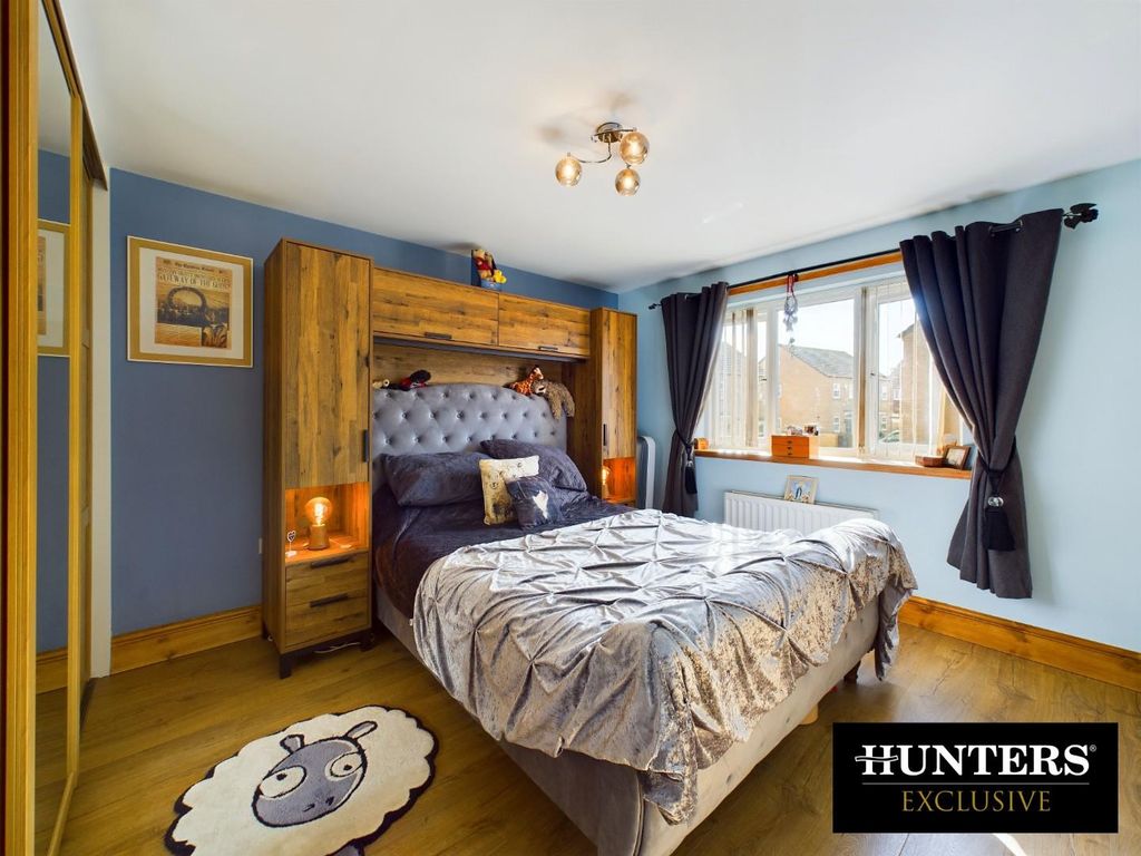 Property photo 3 of 24 Bedroom