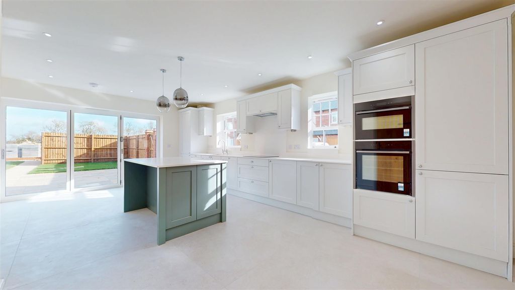 Property photo 2 of 33 10282025_214947.Jpg