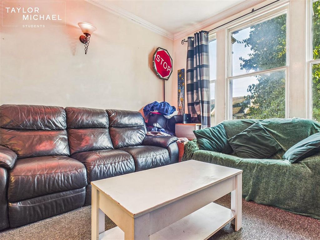 Property photo 2 of 25 Living Room