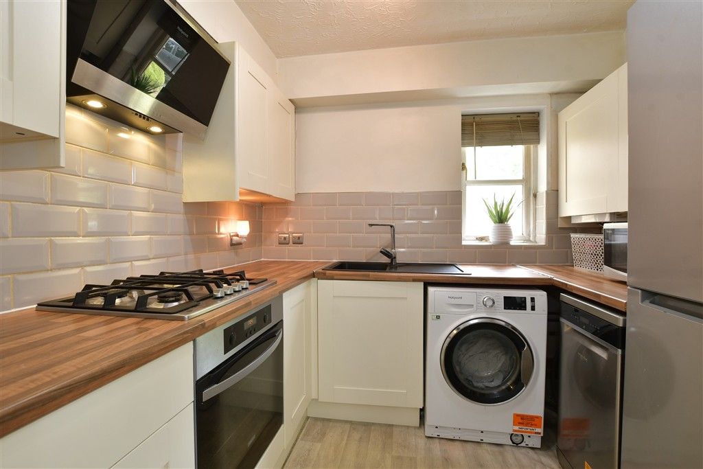 Property photo 2 of 8 Kitchen