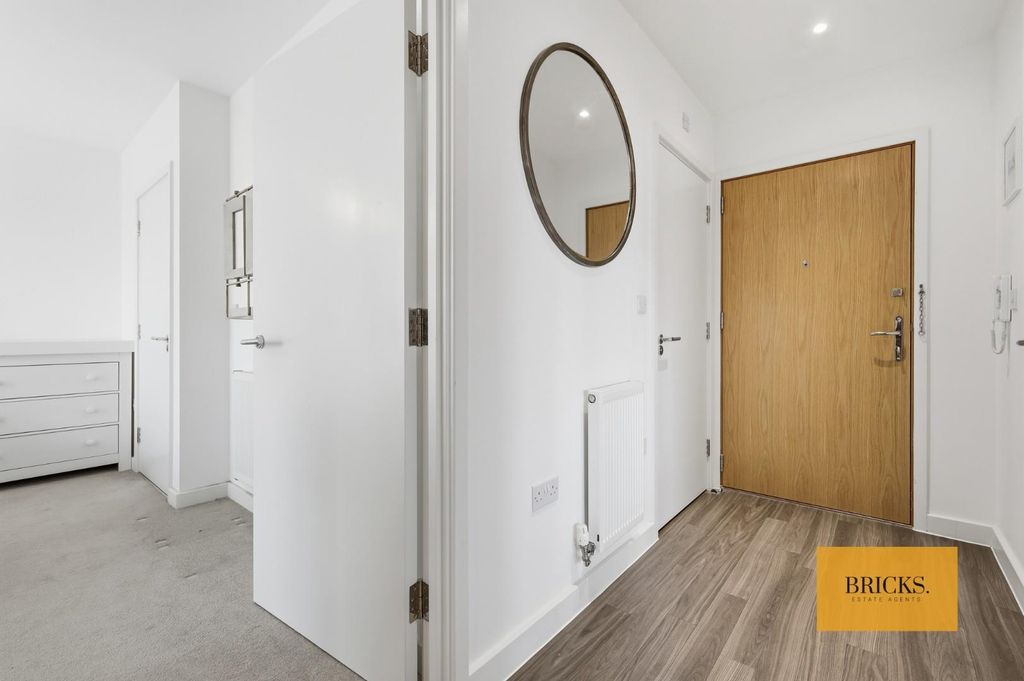 Property photo 2 of 23