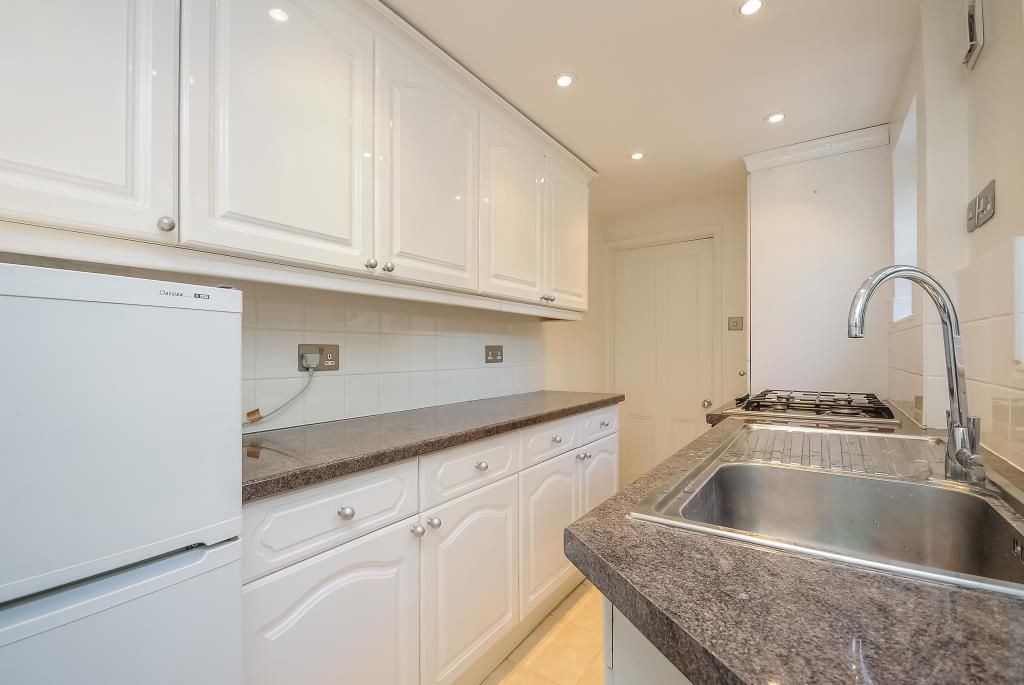 Property photo 2 of 10 Kitchen