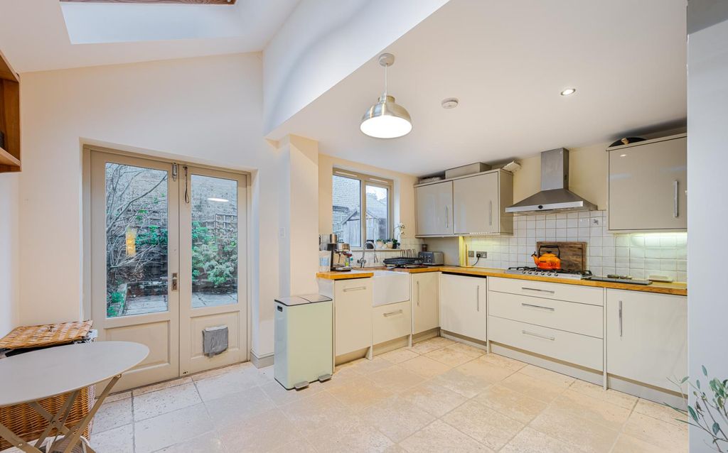 Property photo 3 of 9