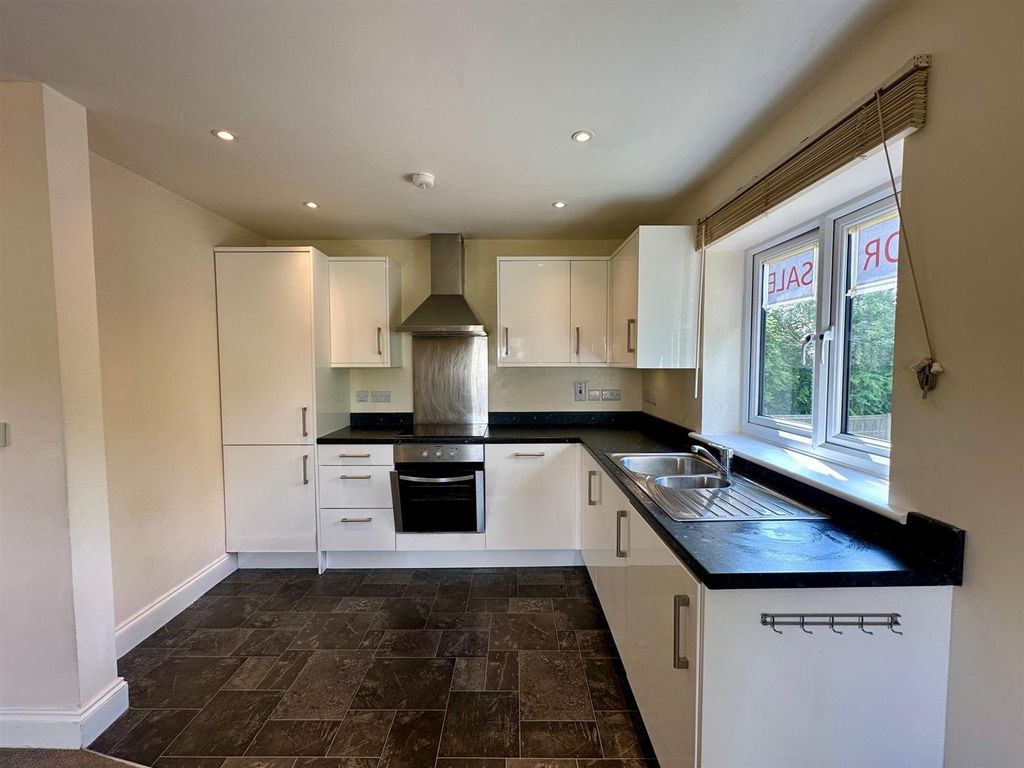 Property photo 3 of 15 Kitchen