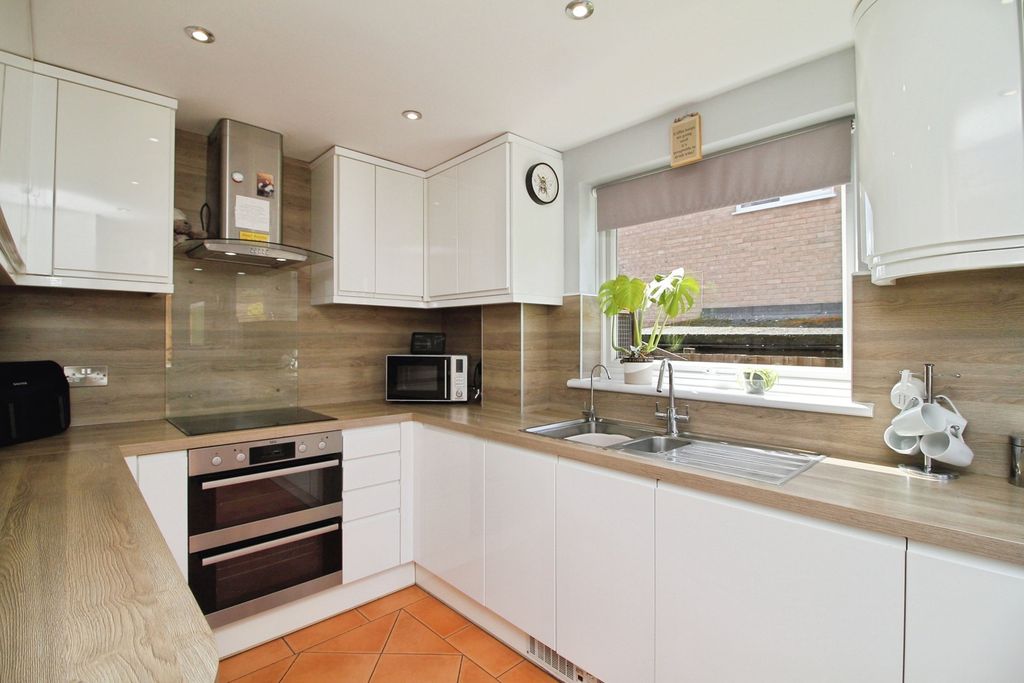 Property photo 2 of 17 Photo