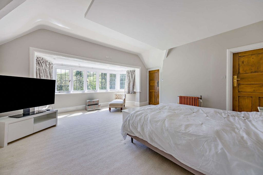 Additional image 12 of 6 bed detached house for saleBurys Bank Road, Greenham, Thatcham, Berkshire RG19