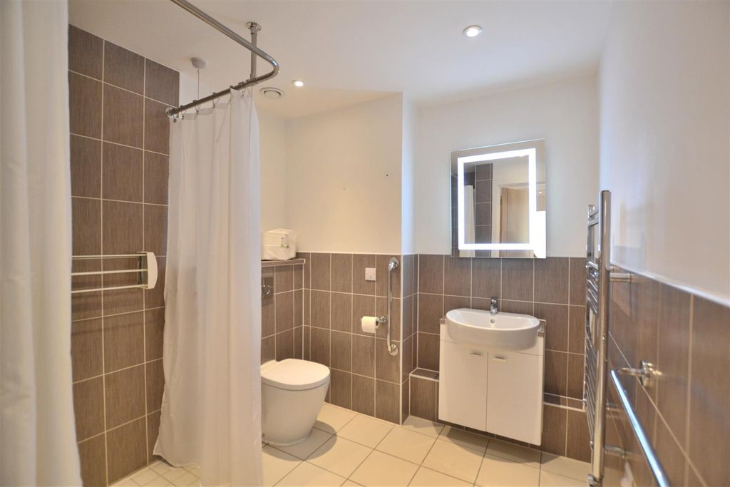 Additional image 9 of 2 bed flat for saleKings Place, Fleet GU51
