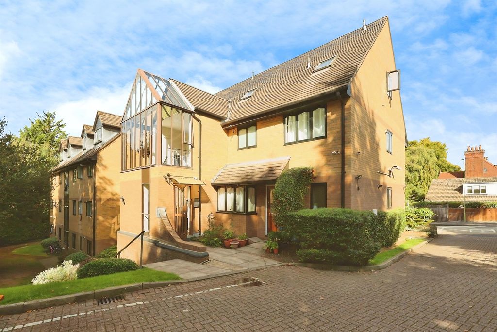 Property photo 1 of 16