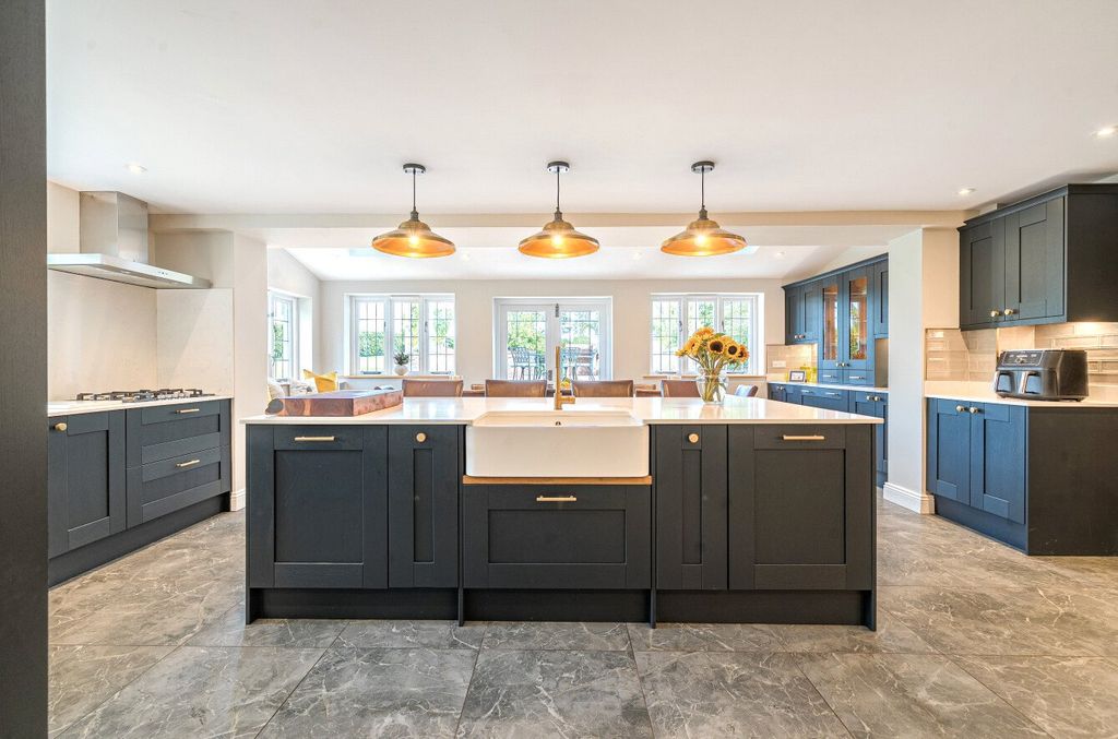 Property photo 3 of 38 Picture No. 27