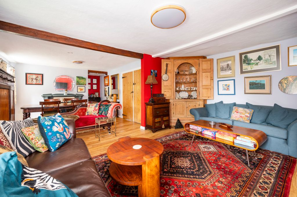 Property photo 2 of 35