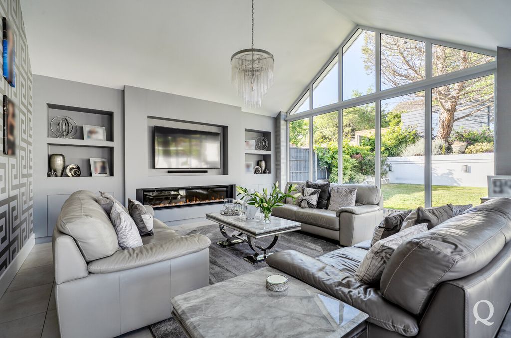 Property photo 3 of 63 2c39Ae09-3305-415...