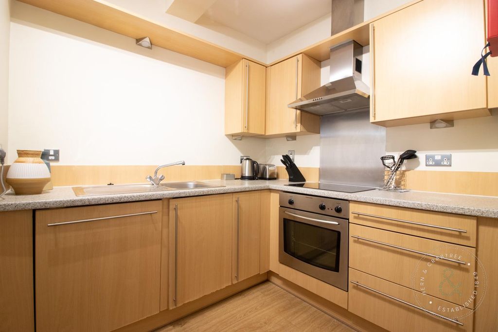 Property photo 3 of 8 Flat 12, 74-76 Cathedral House-4.Jpg