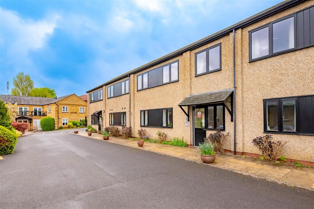 Property photo 1 of 18