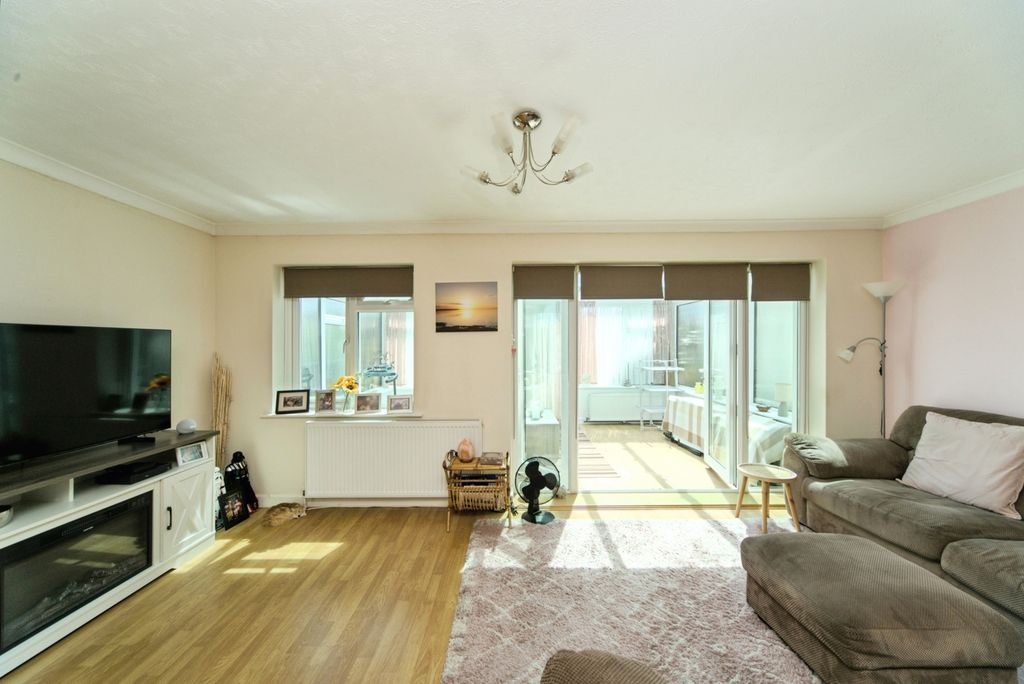 Property photo 2 of 17 Photo