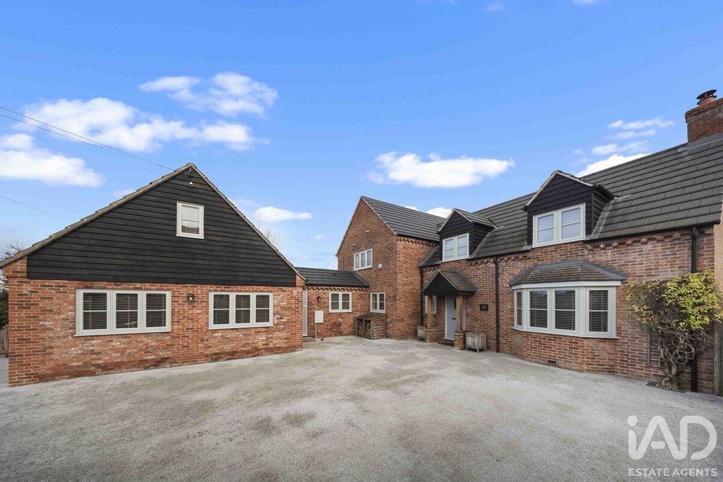 Property photo 2 of 41