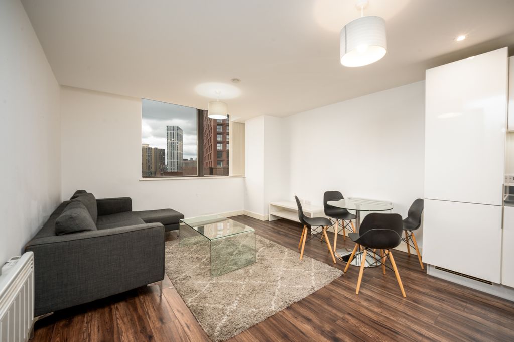 Property photo 3 of 12 03