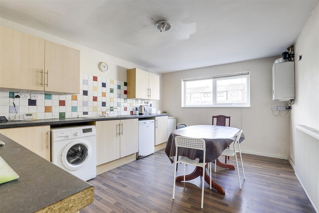 Property photo 2 of 14 10393.Jpg