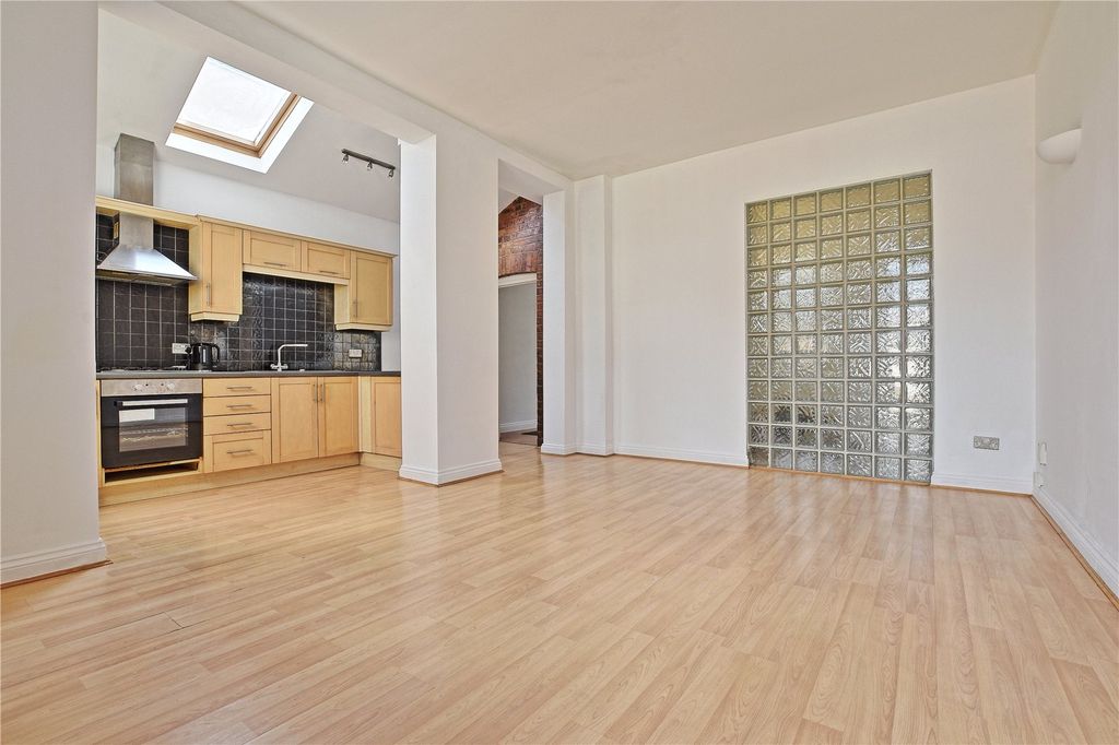Property photo 2 of 11 Picture No. 10