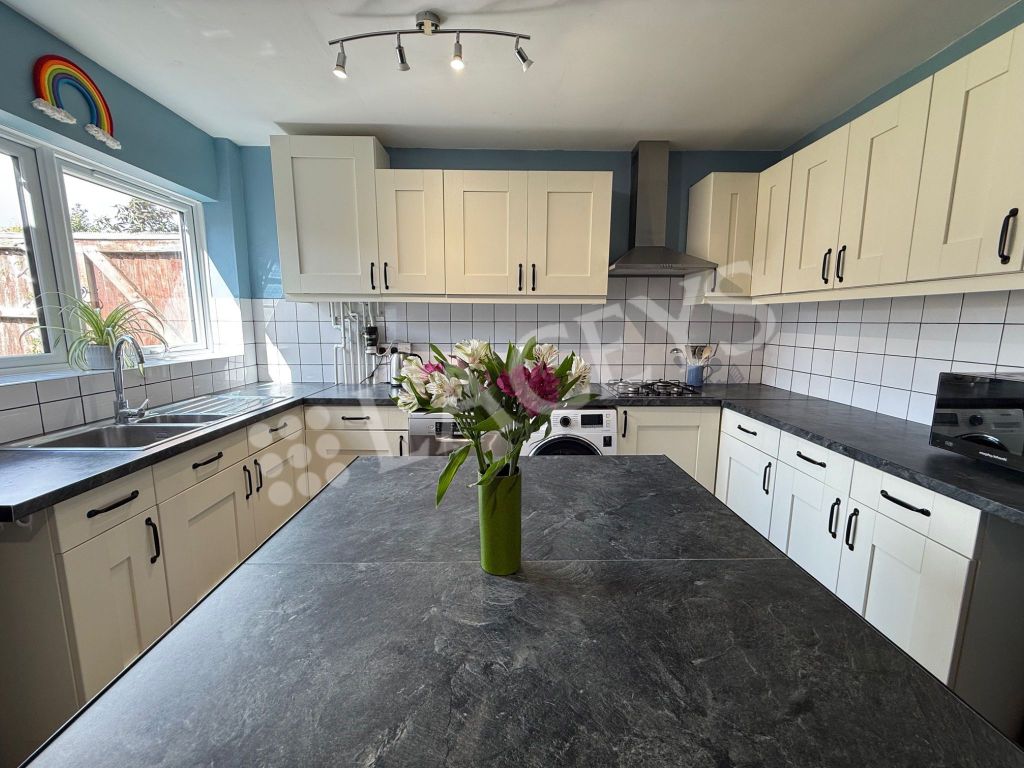 Property photo 2 of 14 Kitchen