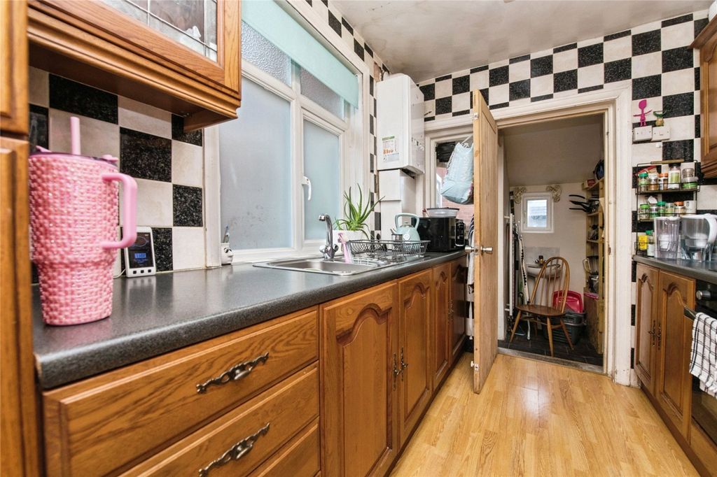 Property photo 2 of 19 Picture No. 09
