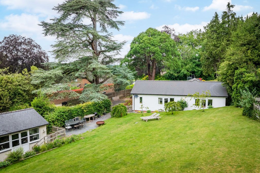Property photo 2 of 25