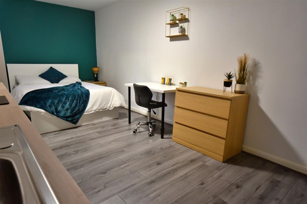 Property photo 1 of 5 165Ar_Room06_02.Jpg