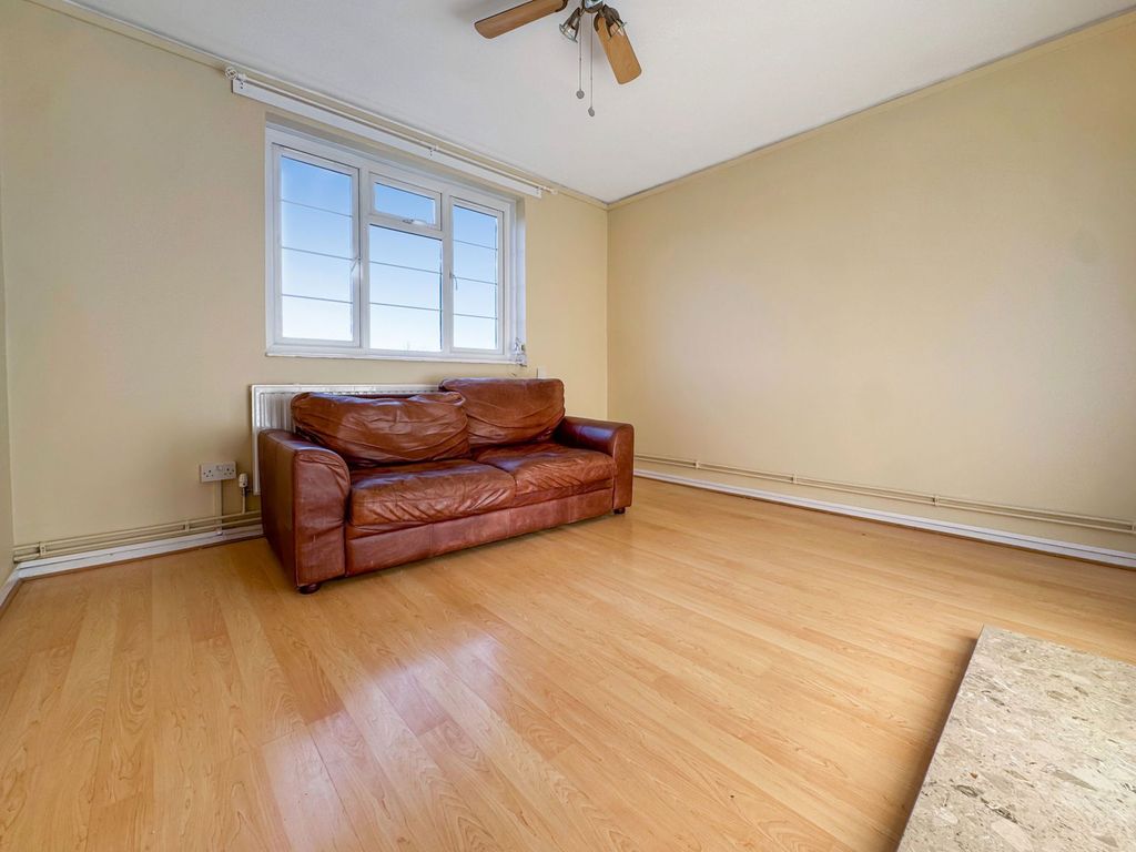 Property photo 2 of 6