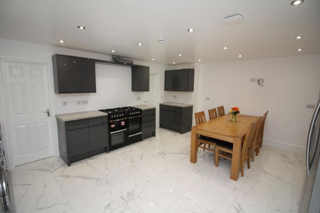 Property photo 2 of 8 Kitchen