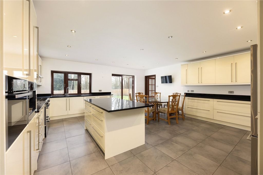 Property photo 3 of 15 Picture No. 11