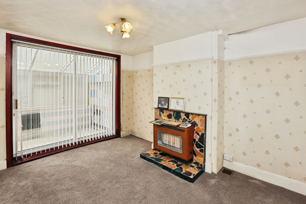 Property photo 2 of 12 Pbox-Img.Jpg