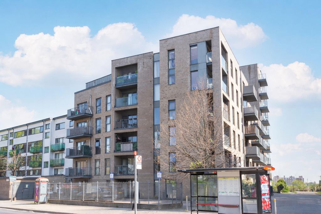 Property photo 2 of 16 Hythe House.Png