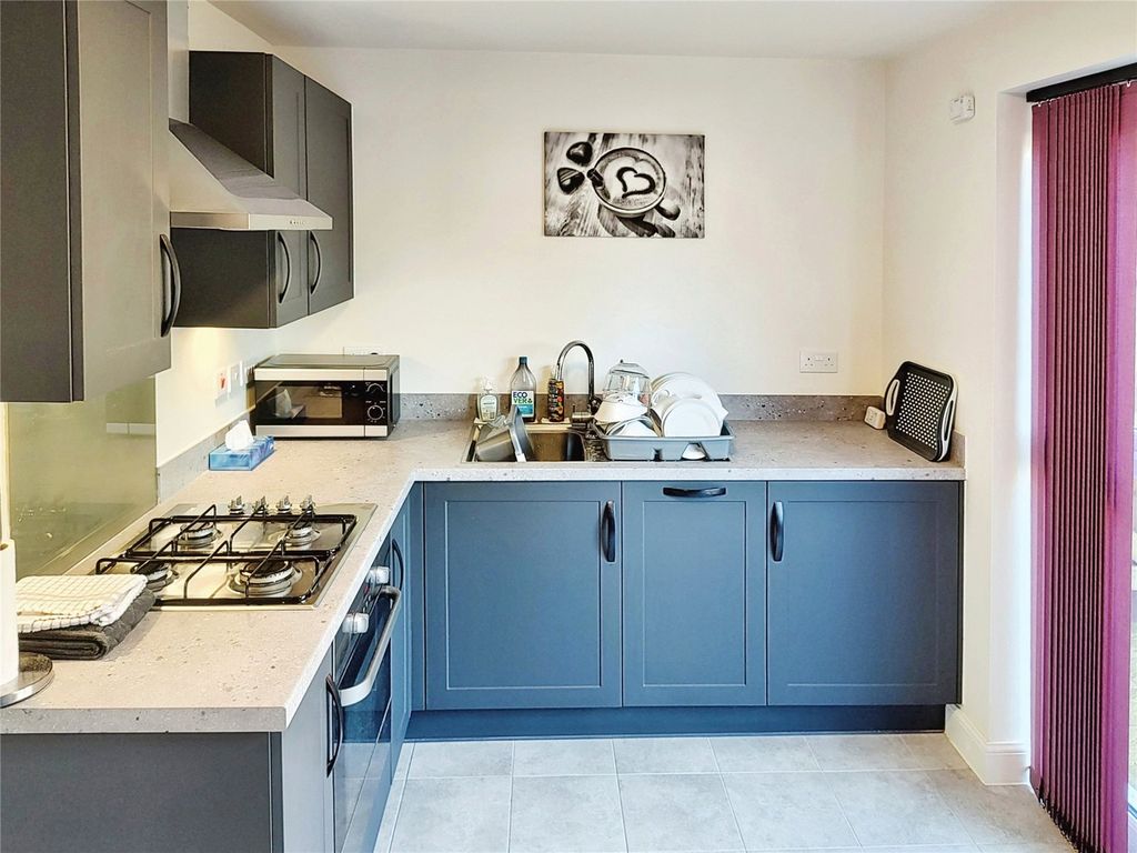 Property photo 3 of 11 Kitchen