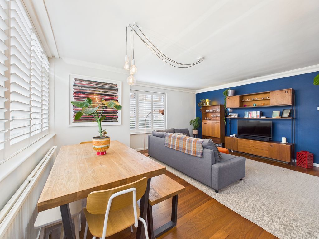 Property photo 3 of 9 Lounge