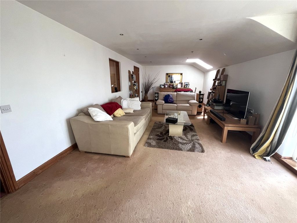 Property photo 3 of 20 Picture No. 05