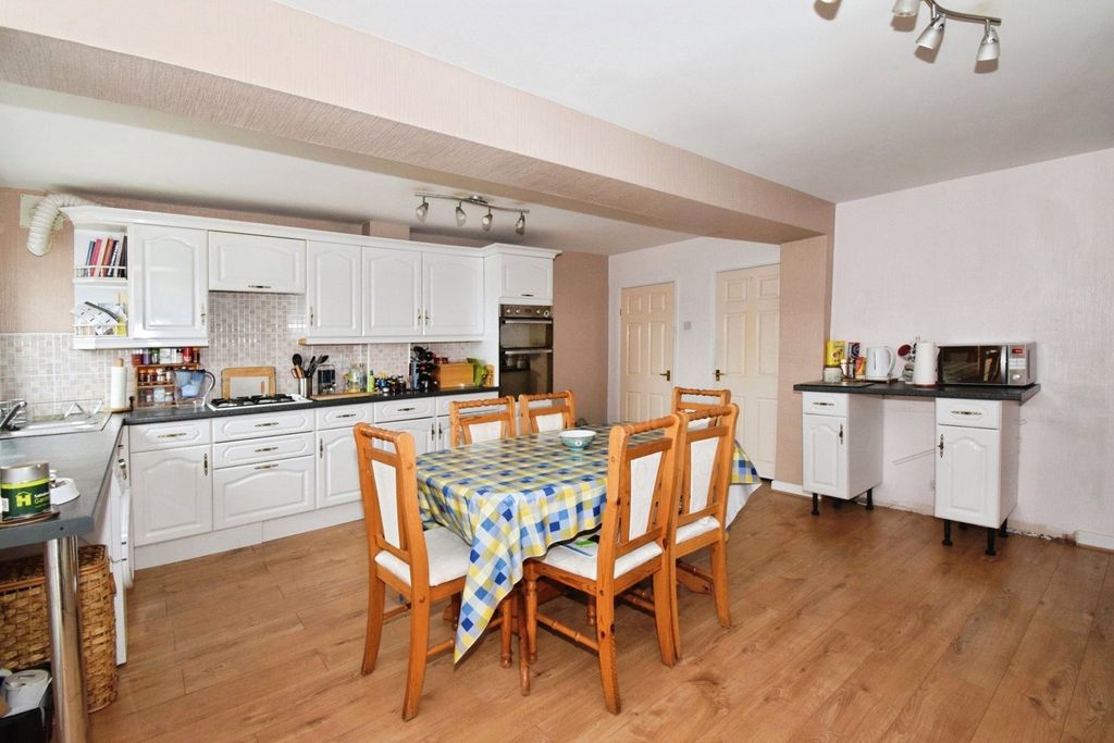 Property photo 2 of 17 Kitchen Diner