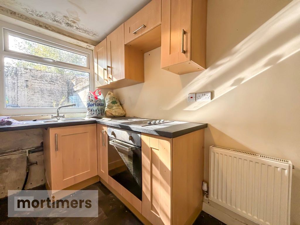 Property photo 2 of 15 Kitchen