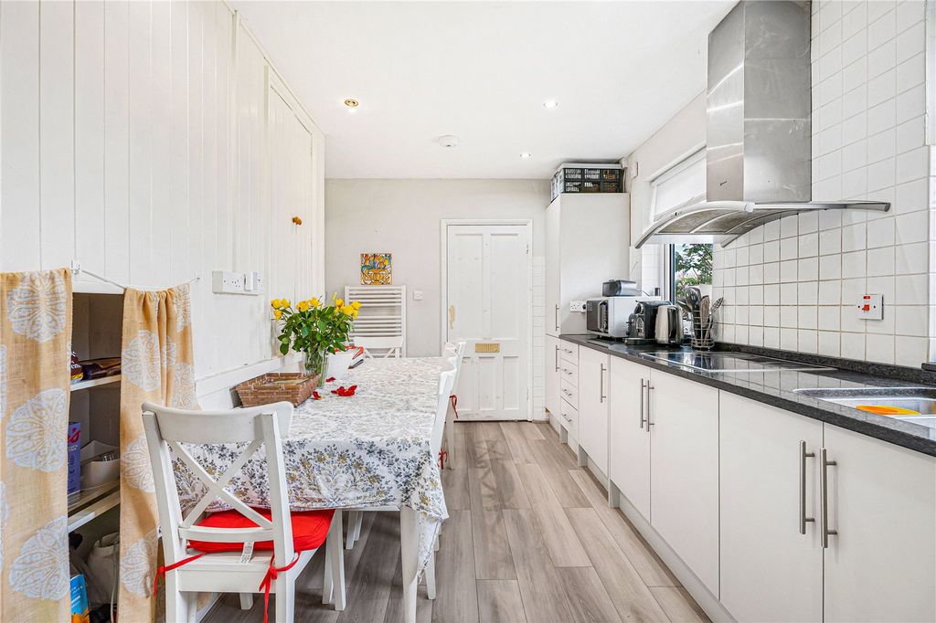 Property photo 3 of 12 Kitchen