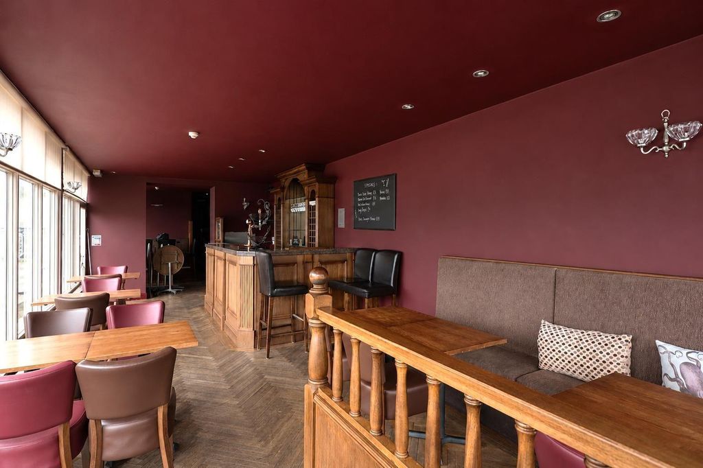 Property photo 3 of 8 Restaurant.Jpg