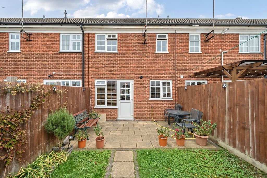 Property photo 1 of 11 Alconbury Close Back