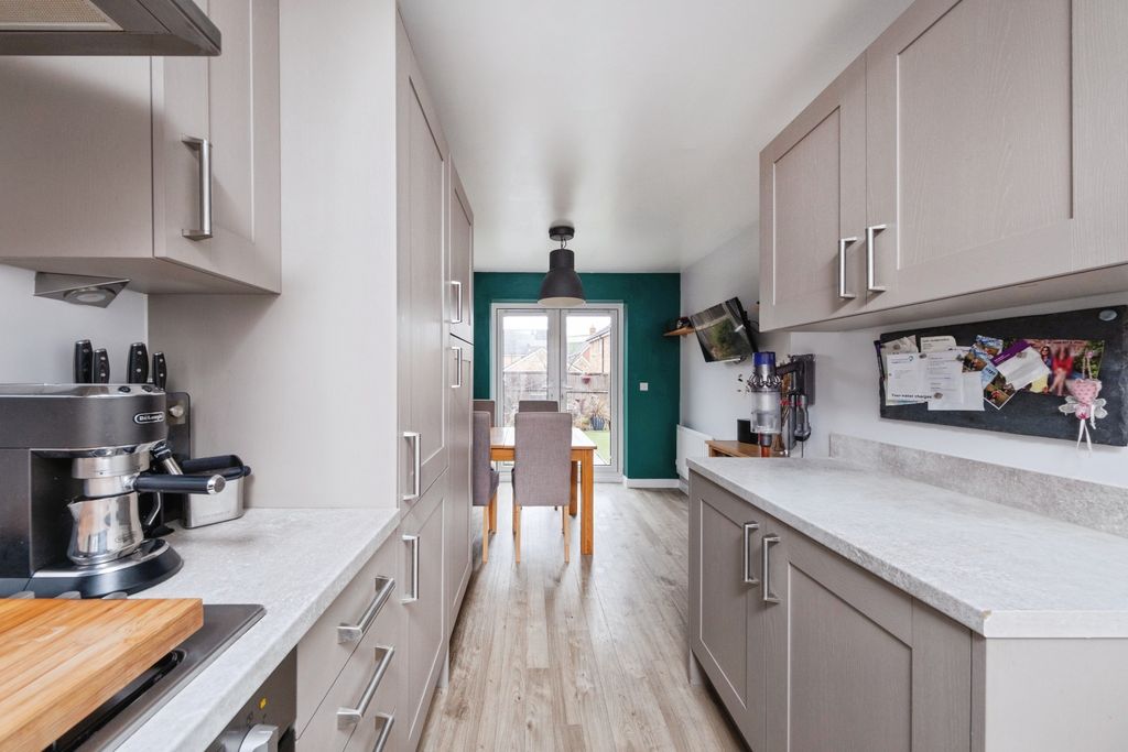 Property photo 3 of 20 Kitchen