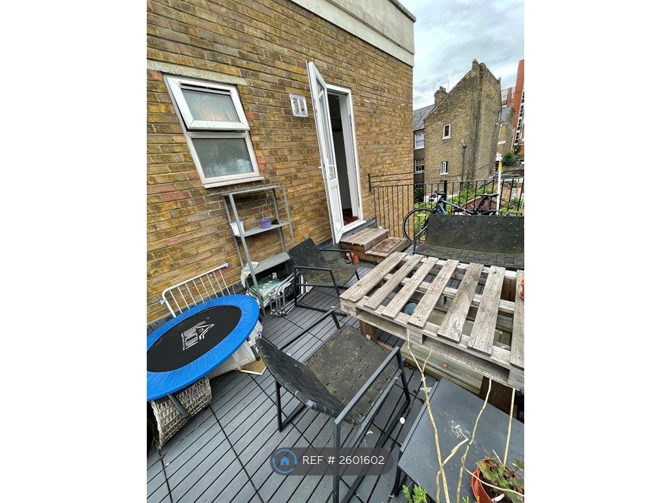 Property photo 2 of 32 Roof Terrace