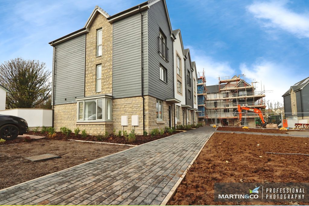 Property photo 2 of 26