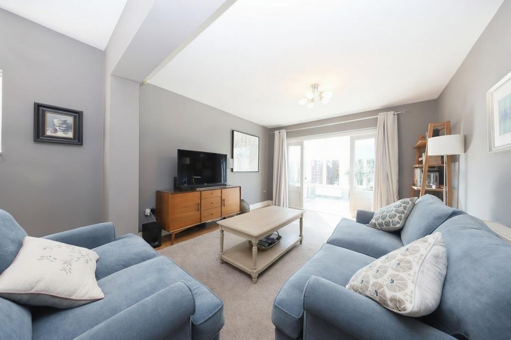 Property photo 2 of 17 Living Room