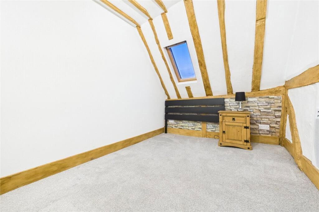 Additional image 11 of 2 bed flat for salePlaistow Street, Lingfield RH7