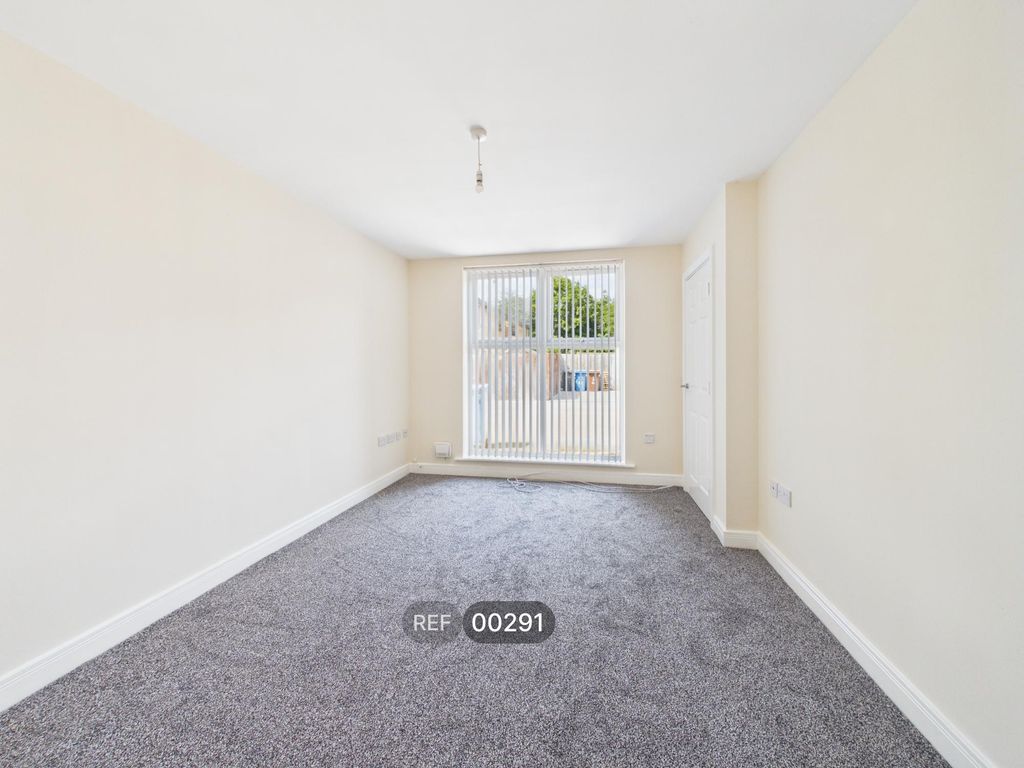 Property photo 3 of 16 Living Room
