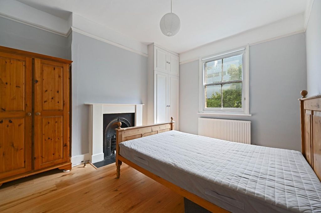 Property photo 3 of 7 Hammersmith Grove - Bedroom