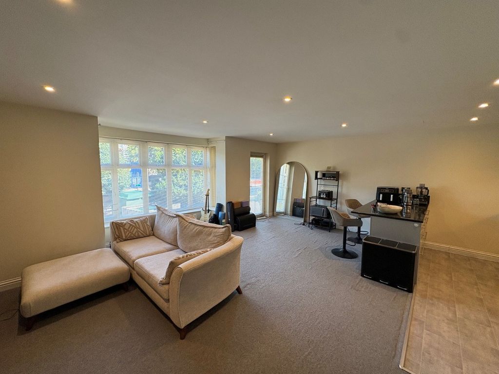 Property photo 2 of 12 Sitting/Dining Area