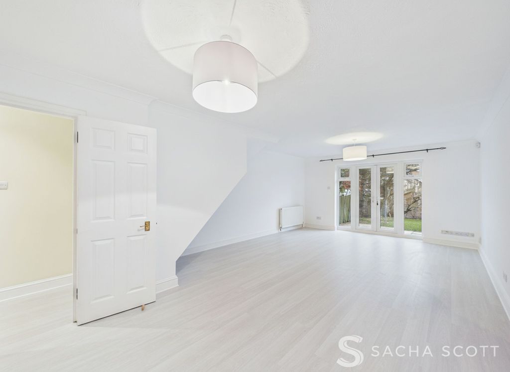 Property photo 3 of 28 Lounge/Diner