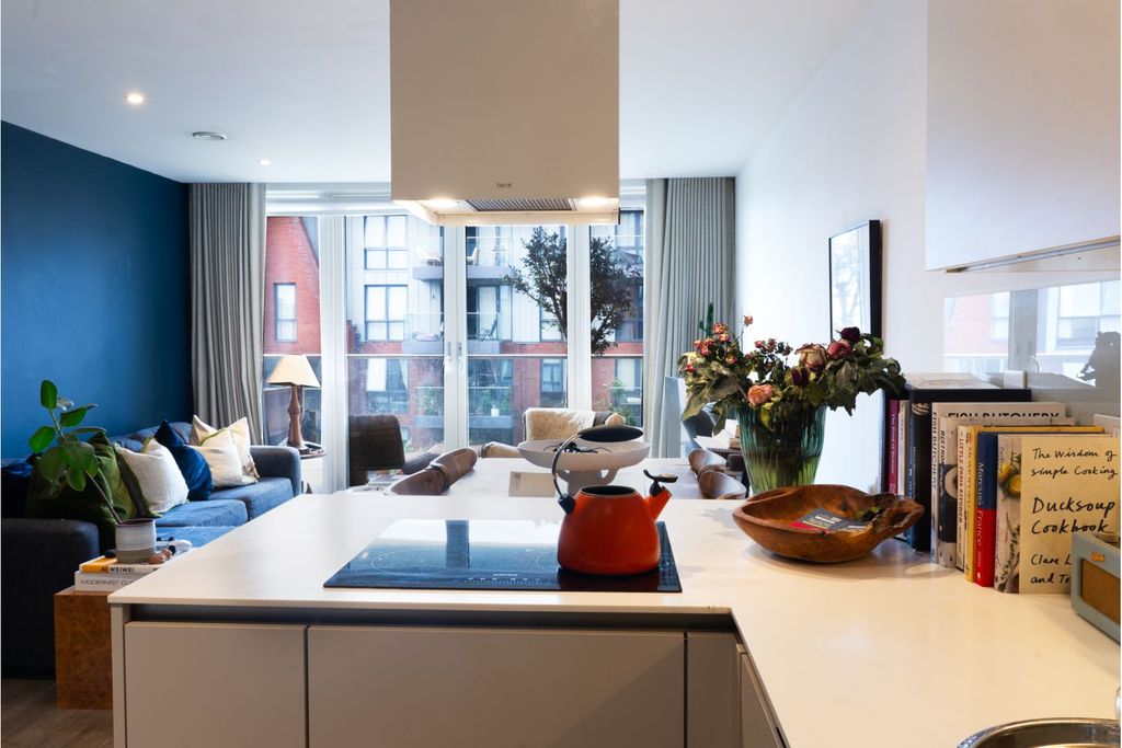 Property photo 2 of 11 Kitchen/Breakfast